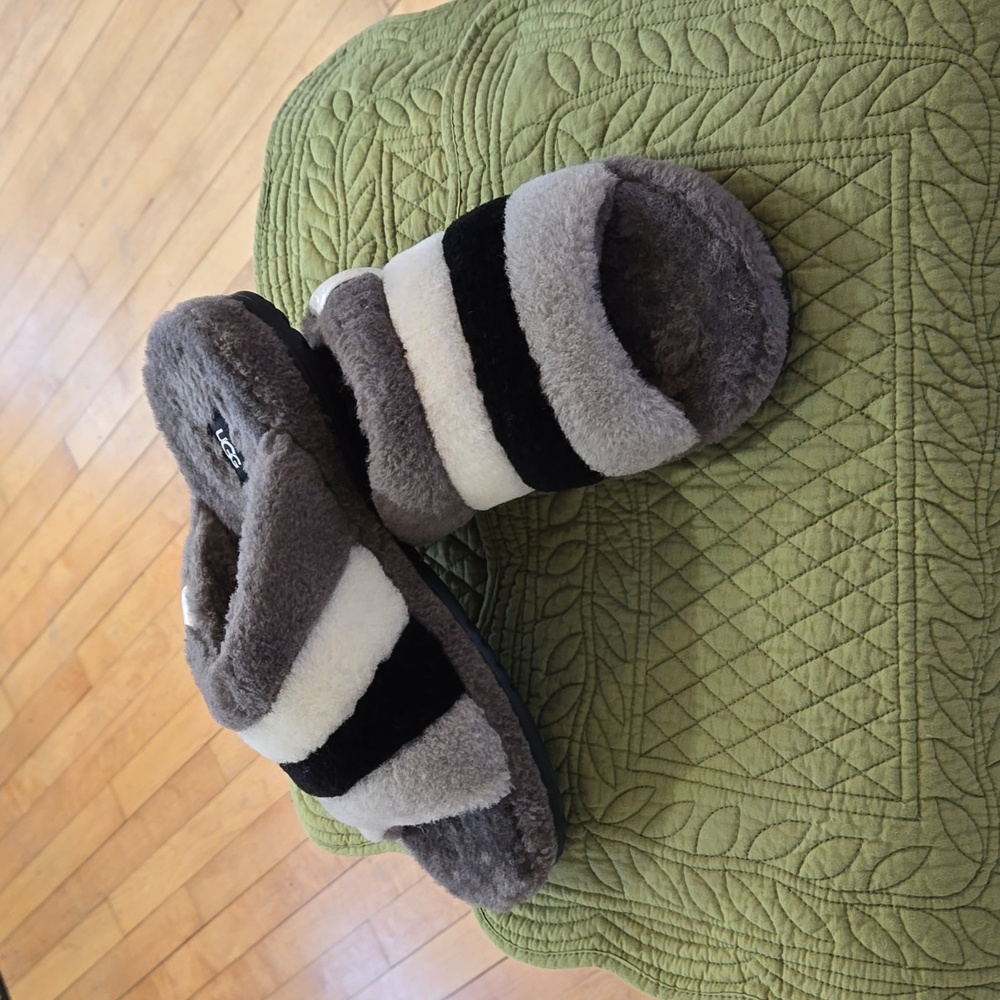 NWOT Mens black, grays and white slide slippers Sz 10 🩴 - Picture 7 of 7